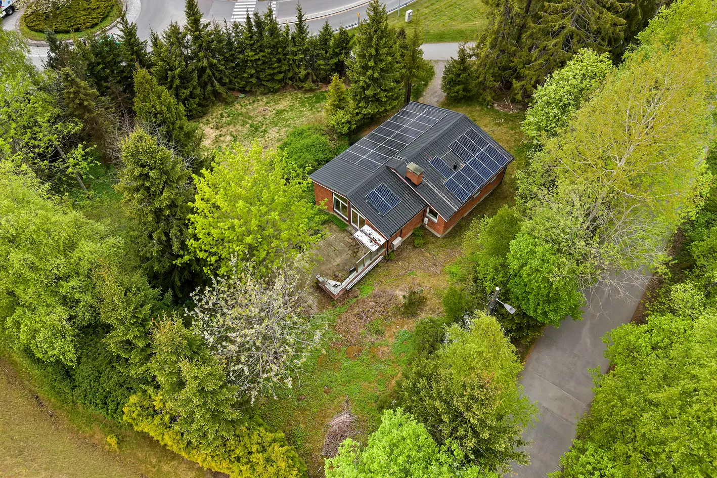 Enebolig i meget attraktivt boligområde | Stor tomt på 1.898 kvm | Solcelleanlegg | Nærhet til tog, skole og marka photo 3