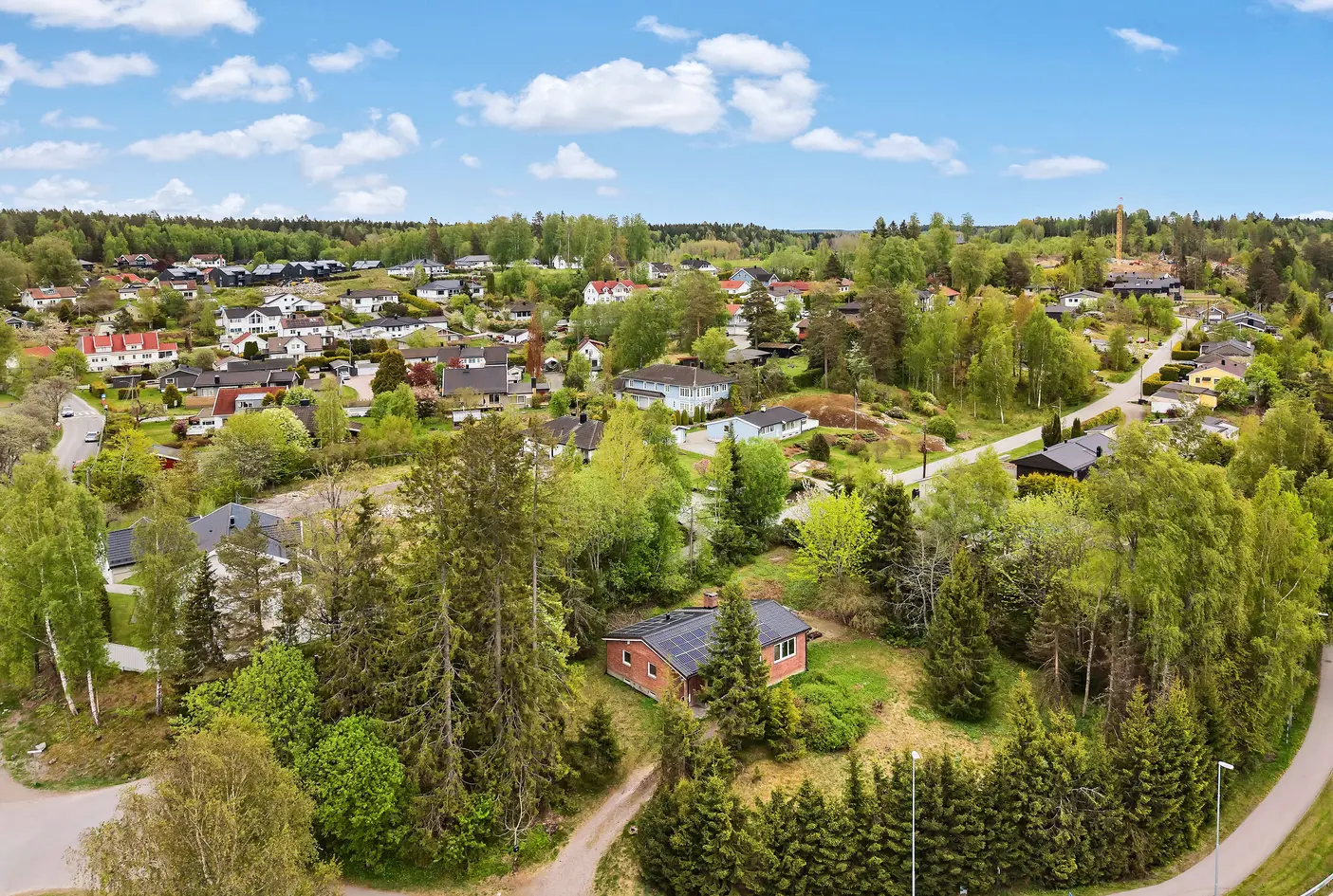 Enebolig i meget attraktivt boligområde | Stor tomt på 1.898 kvm | Solcelleanlegg | Nærhet til tog, skole og marka photo 2