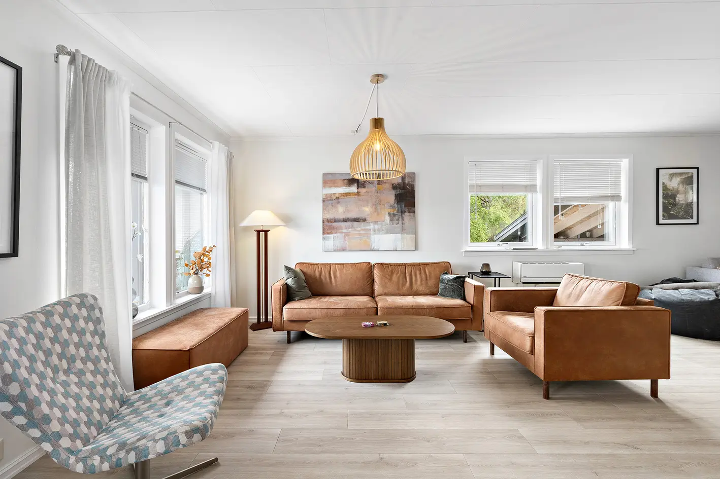 Stor og velholdt enebolig  i blindveg | Panoramautsikt | Dobbelgarasje | Solrike uteplasser photo 3