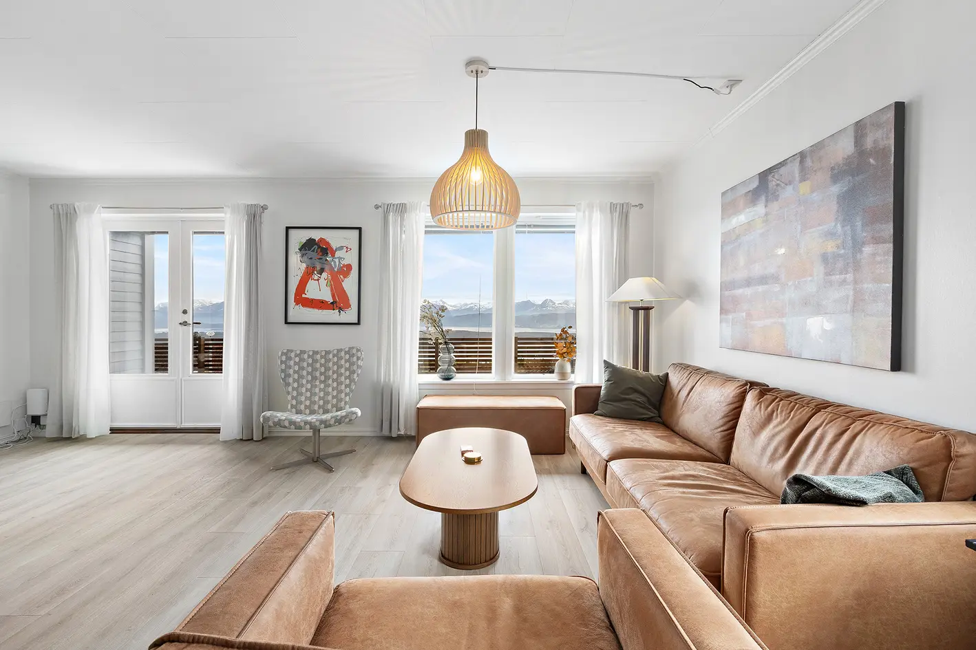 Stor og velholdt enebolig  i blindveg | Panoramautsikt | Dobbelgarasje | Solrike uteplasser photo 4