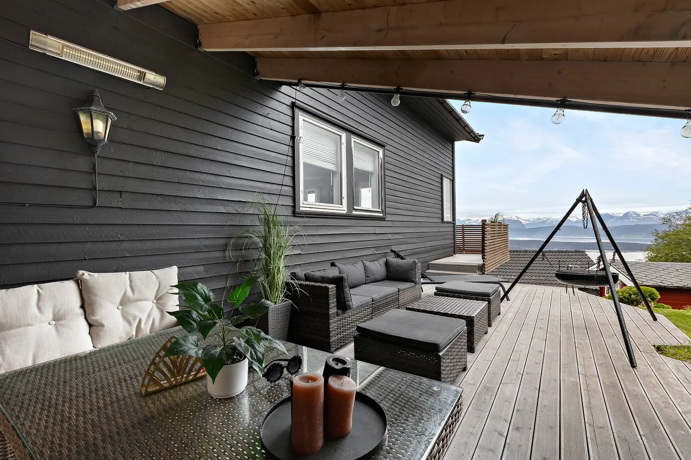 Stor og velholdt enebolig  i blindveg | Panoramautsikt | Dobbelgarasje | Solrike uteplasser photo 2