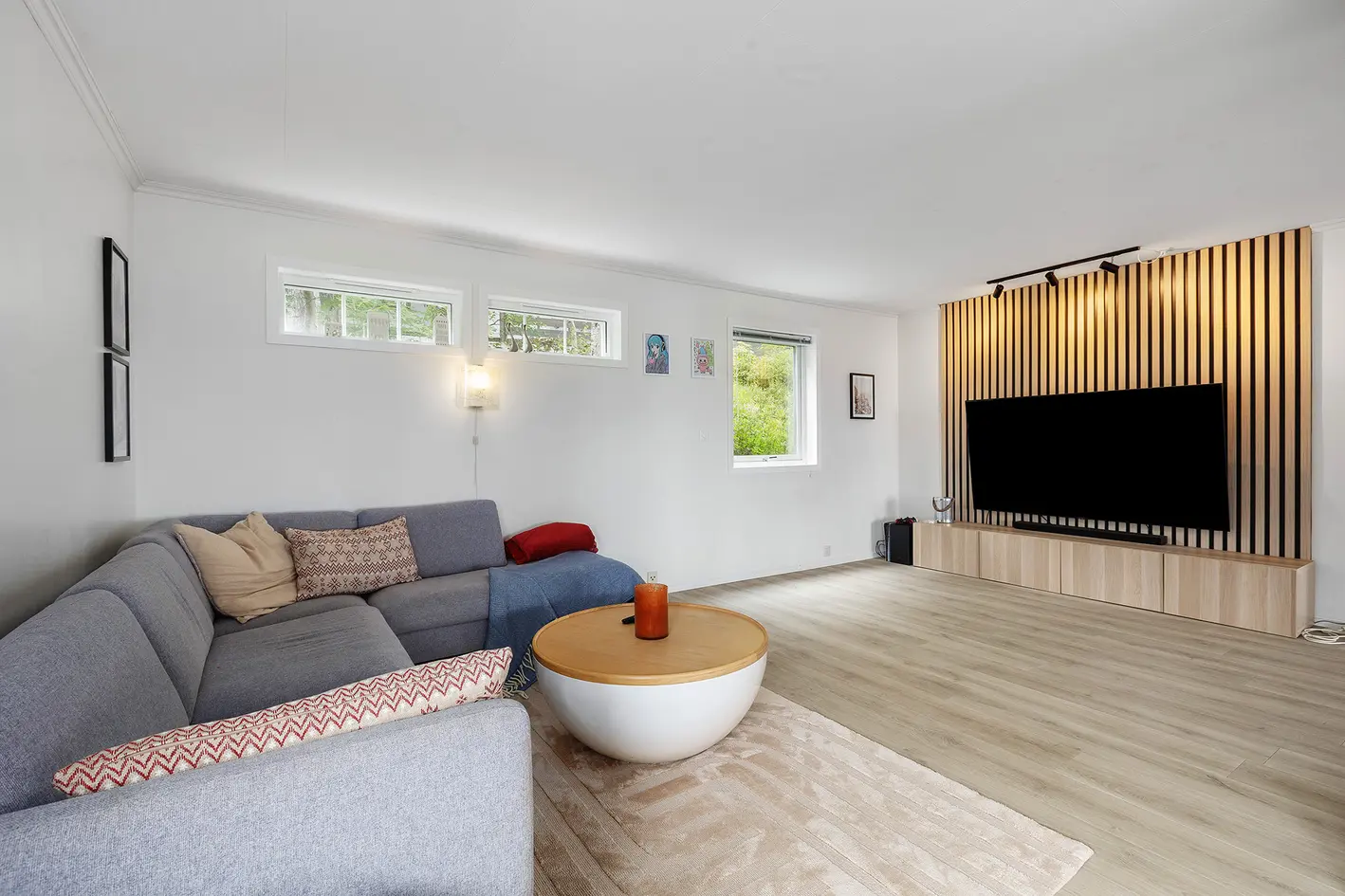Stor og velholdt enebolig  i blindveg | Panoramautsikt | Dobbelgarasje | Solrike uteplasser photo 5