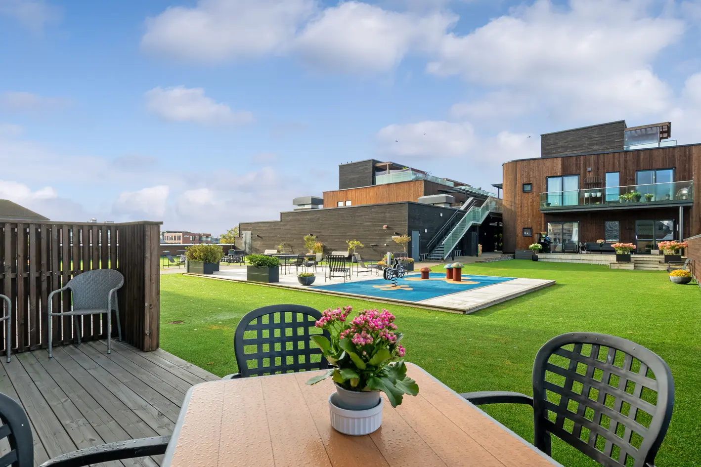 Luftig og moderne 3-roms endeleilighet fra 2018 - Vannbåren gulvvarme - Solrik terrasse - Felles takterrasse og atrium. photo 4