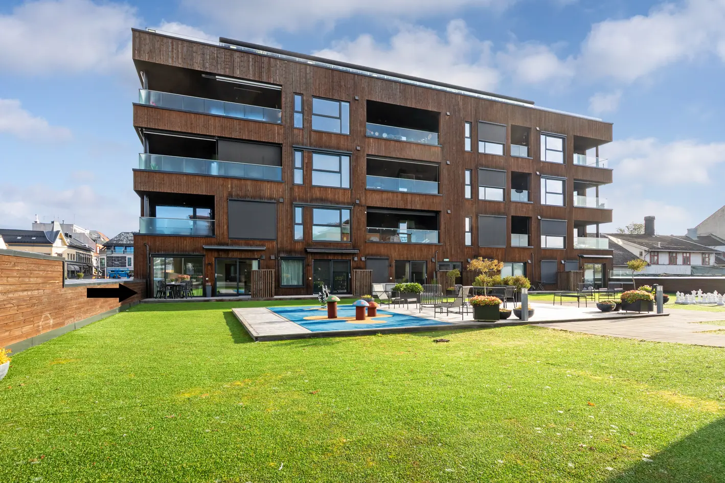 Luftig og moderne 3-roms endeleilighet fra 2018 - Vannbåren gulvvarme - Solrik terrasse - Felles takterrasse og atrium.