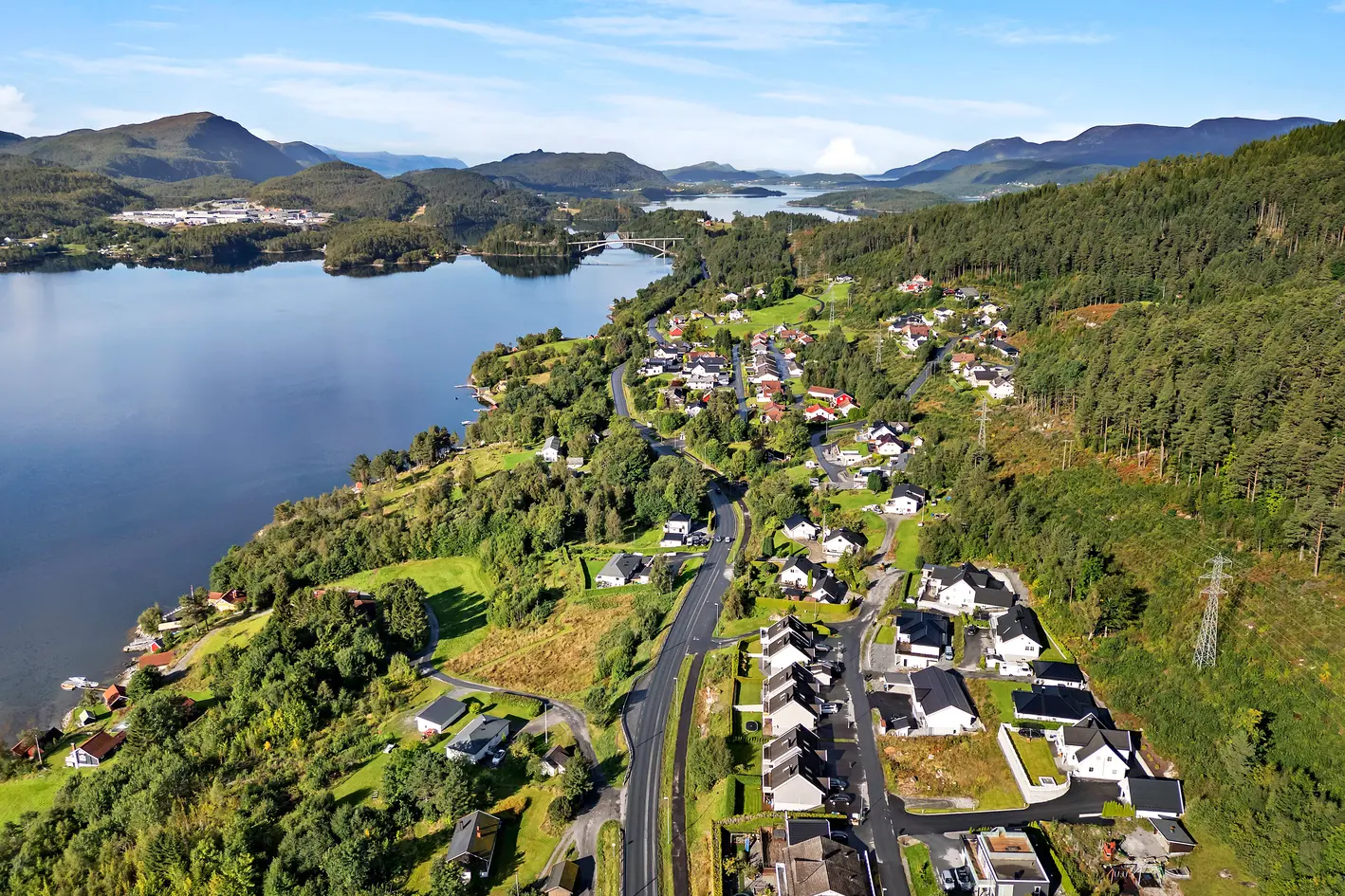 Boligtomt med sydvendt orientering og gode solforhold. Rolig og populært nabolag. Lett å opparbeide. photo 2