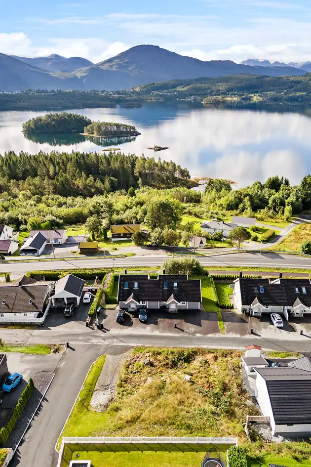 Boligtomt med sydvendt orientering og gode solforhold. Rolig og populært nabolag. Lett å opparbeide. photo 3
