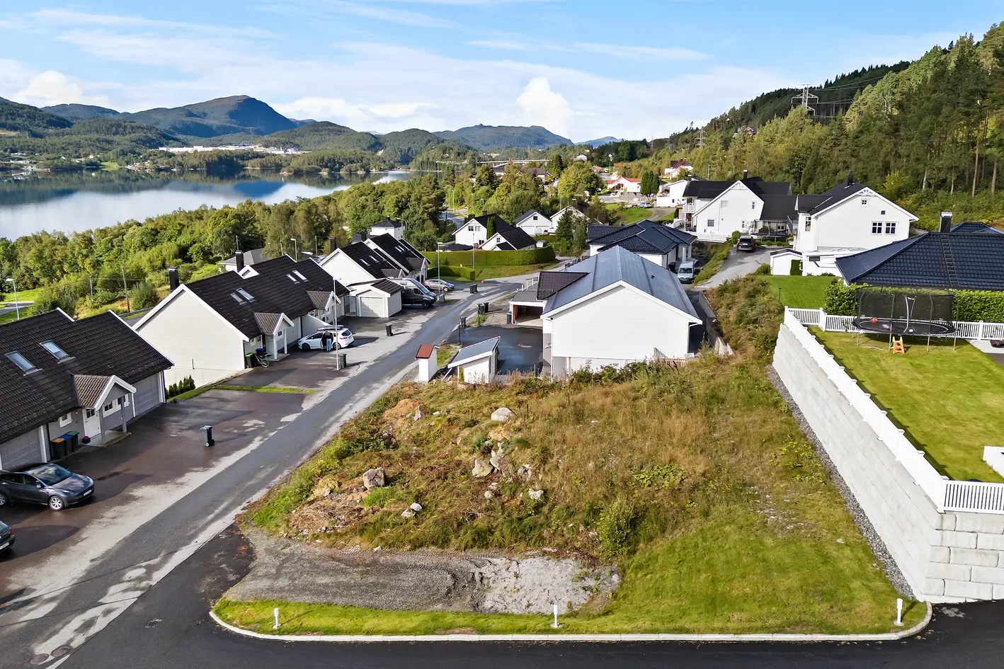 Boligtomt med sydvendt orientering og gode solforhold. Rolig og populært nabolag. Lett å opparbeide. photo 4