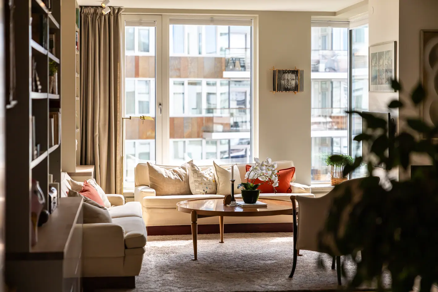 Lekker gjennomgående leilighet i 5. etg |Balkong på begge sider | 2 sov | 2 bad | Plusskonsept | Heis og garasje i huset photo 5