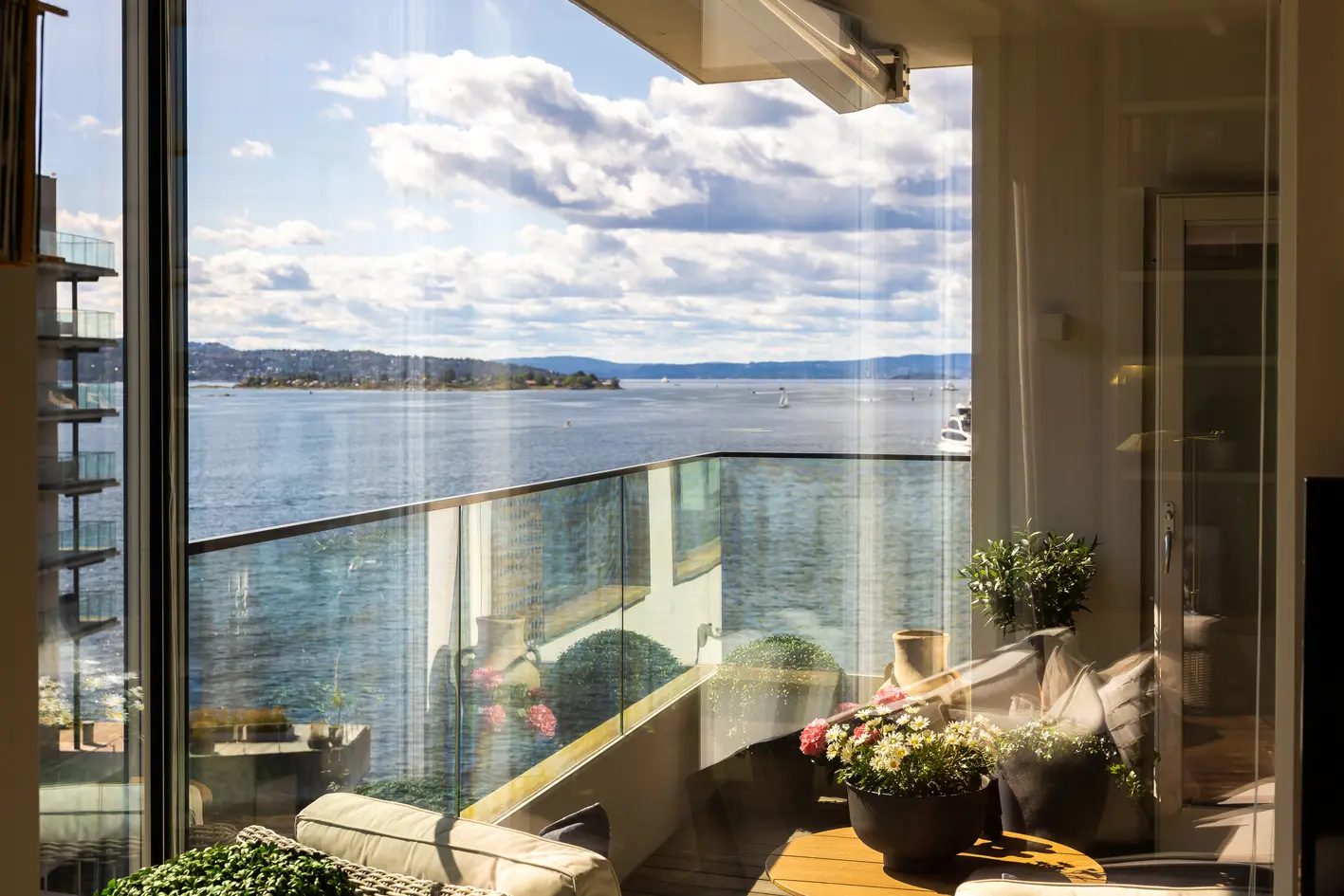 Lekker gjennomgående leilighet i 5. etg |Balkong på begge sider | 2 sov | 2 bad | Plusskonsept | Heis og garasje i huset photo 4
