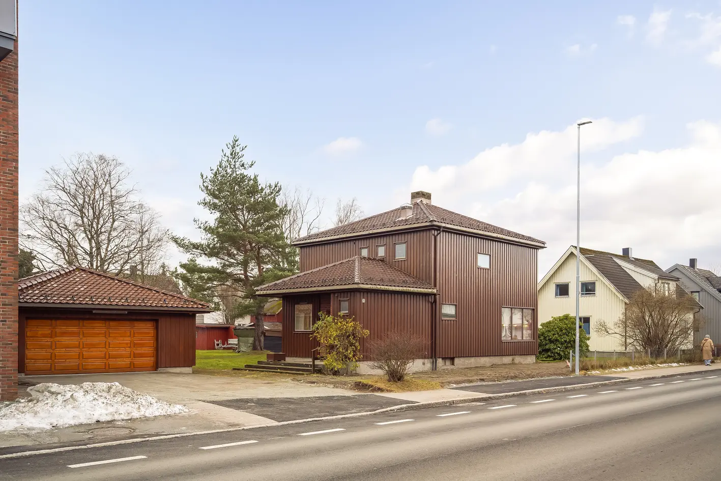 Enebolig med stor tomt på 1,1 mål med svært sentral beliggenhet. Dobbelgarasje. 4 soverom. photo 3
