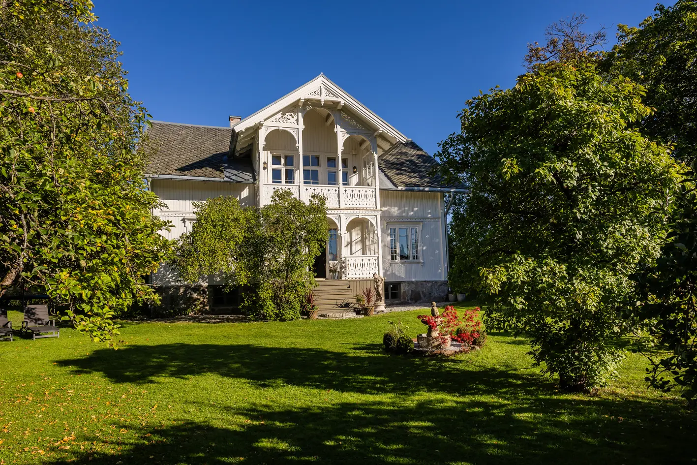 Klassisk sveitservilla | Frodig hage | Renovert i 2013 | Tomt, 2 118m² | Uthus og drivhus | Ramme for oppføring av bolig