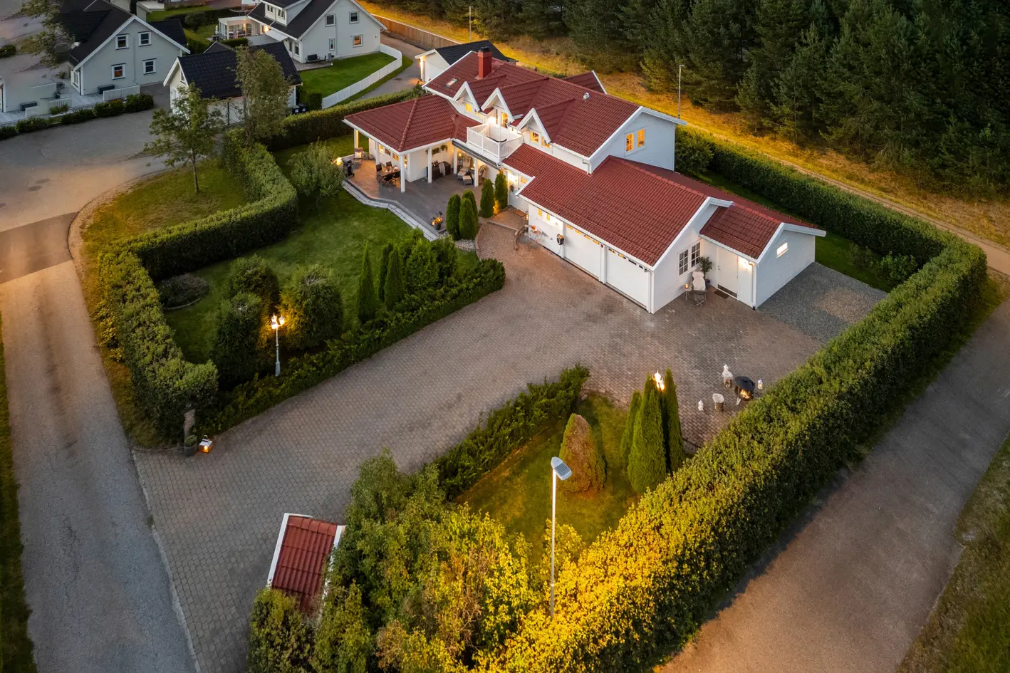 Herskapelig bolig med flotte skjermede uteområder | Unik, sjelden mulighet | Ettertraktet beliggenhet | Må sees! photo 2
