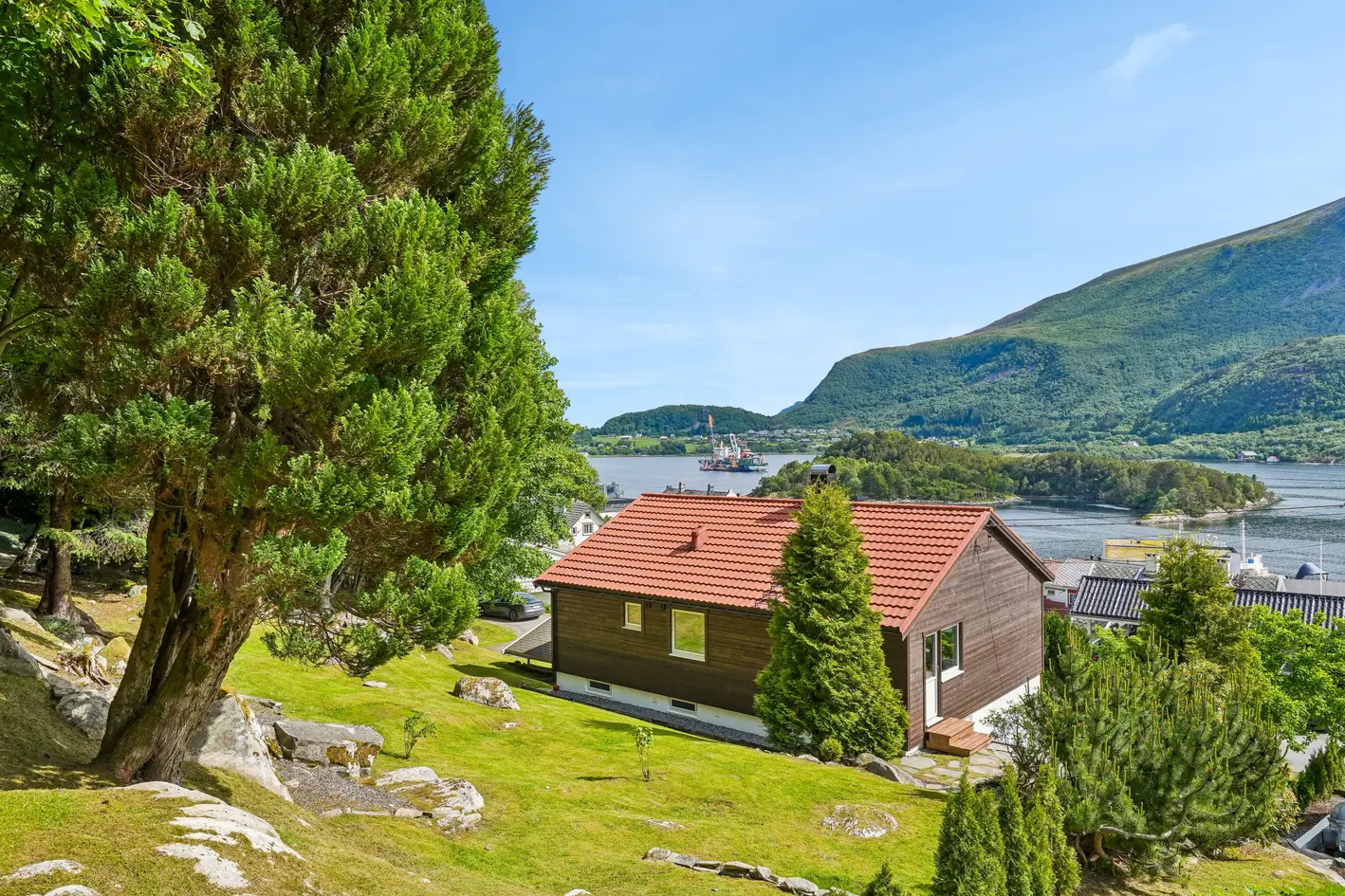 Fin enebolig på solrik utsiktsomt i familievennlig nabolag. Renovert i perioden 2020-2026. 3 soverom. Carport. photo 2