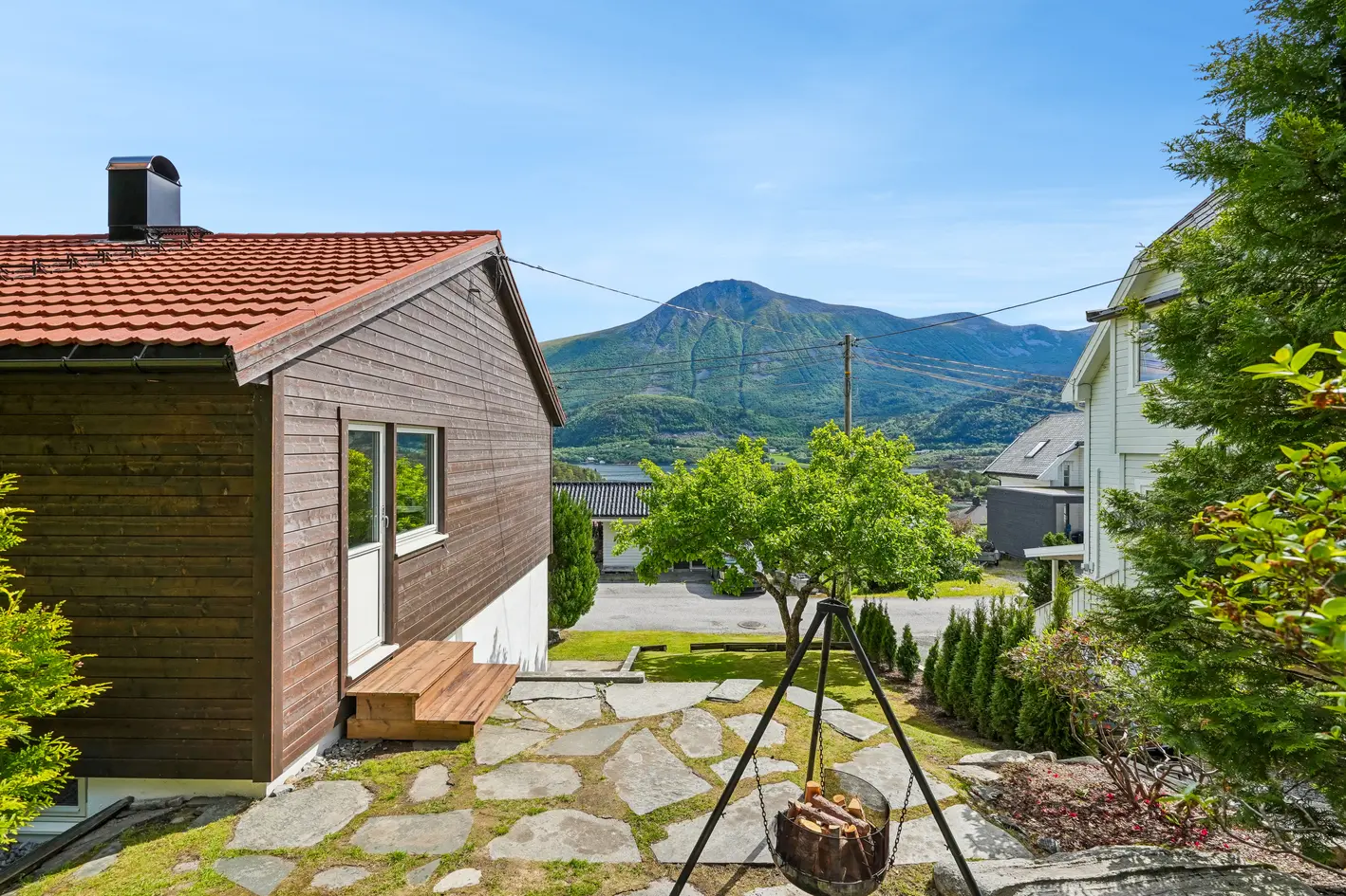 Fin enebolig på solrik utsiktsomt i familievennlig nabolag. Renovert i perioden 2020-2026. 3 soverom. Carport. photo 3