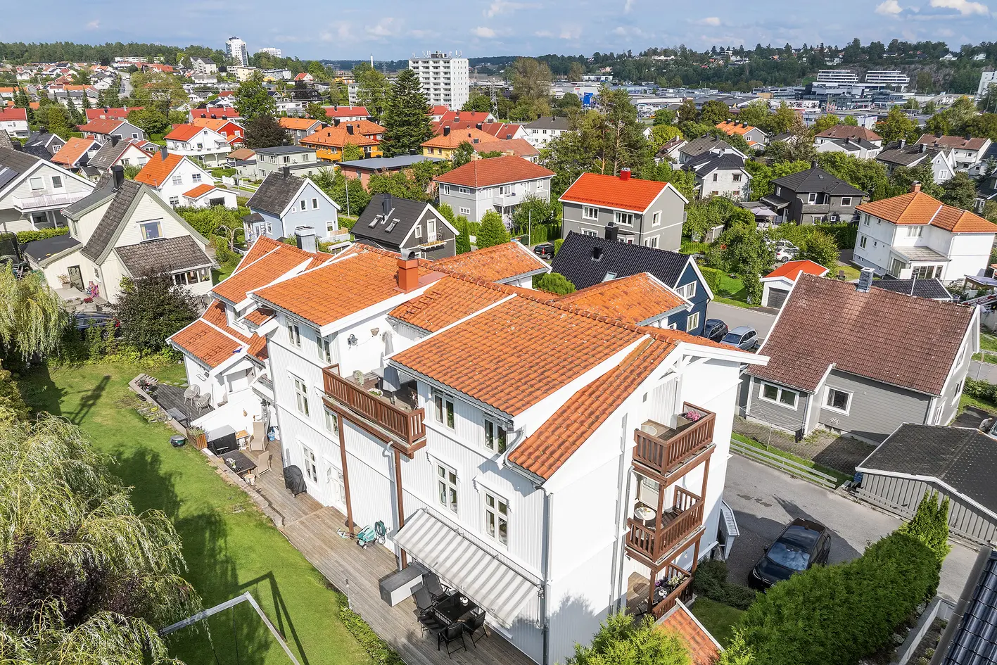 Sentral og stilren leilighet med moderne kvaliteter og herlig sørvendt balkong. Her kan du flytte rett inn. Parkering    photo 2