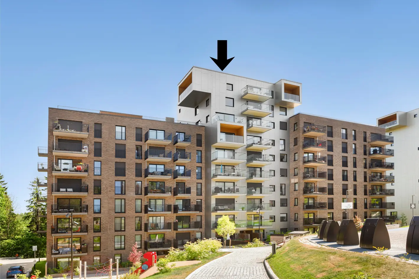 Spektakulær topp-/endeleilighet fra 2023 | 3 balkonger (34 kvm) m/panoramautsikt og sol hele dagen | Heis | Garasje m/EL