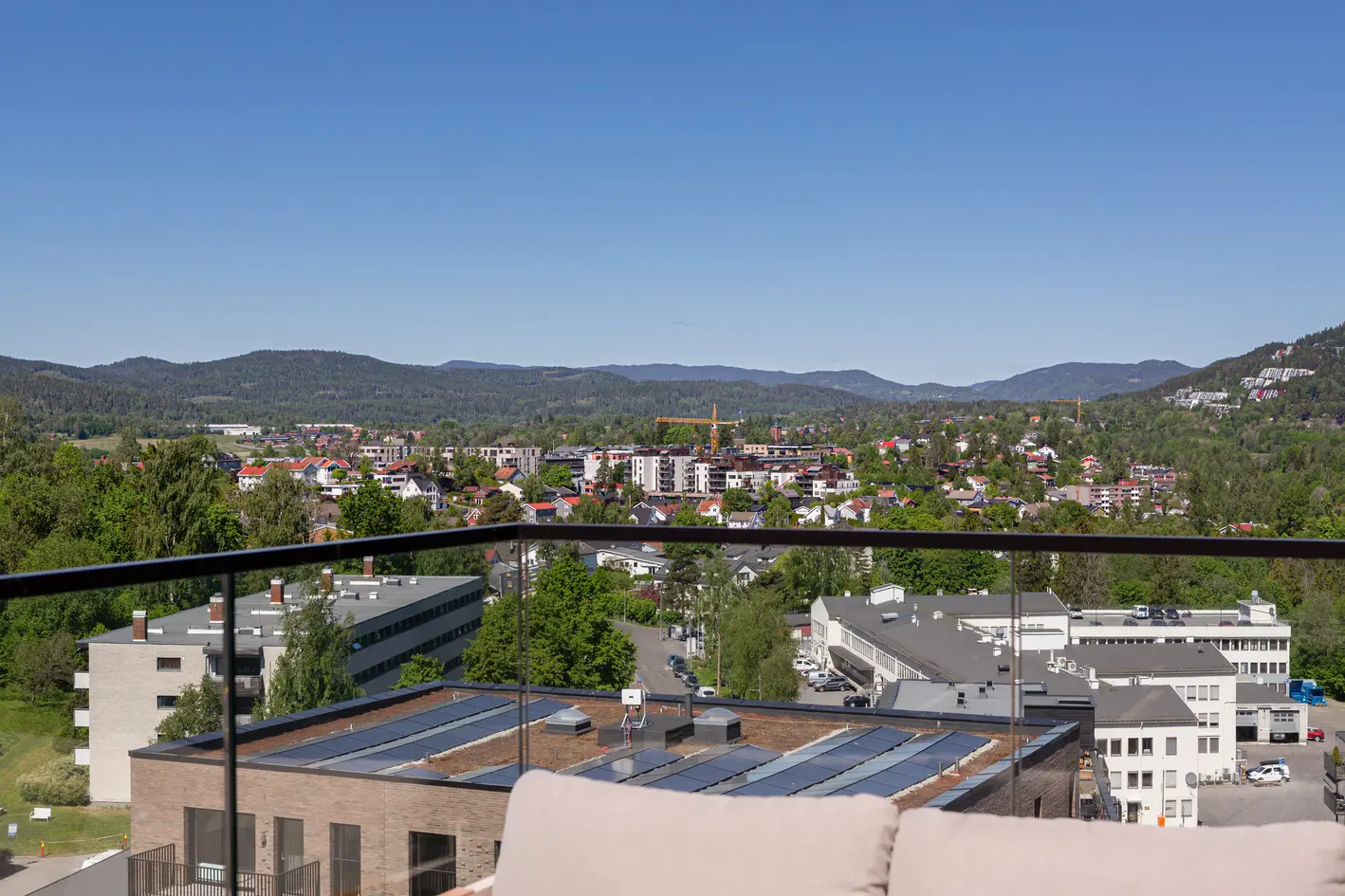 Spektakulær topp-/endeleilighet fra 2023 | 3 balkonger (34 kvm) m/panoramautsikt og sol hele dagen | Heis | Garasje m/EL photo 5