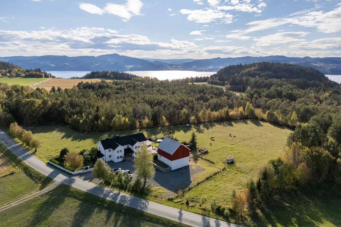 Innholdsrikt småbruk med låve i naturskjønne omgivelser. 28 mål tomt. 641 BRA alle bygg.  Utleiemulighet.  photo 3