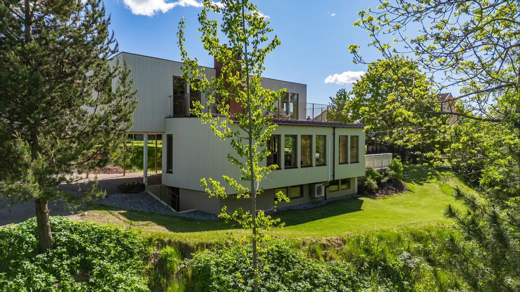 Arkitekttegnet original funkisbolig i naturskjønne omgivelser. Renovert/ombygget 2022-24. Vestvendt tomt på 1777m². photo 2