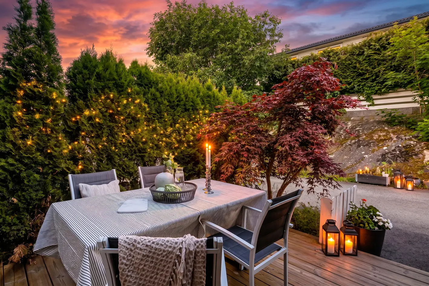 Lekker og romslig leilighet over 2-plan med nydelig sol-og utsiktsforhold | Balkong og markterrasse | Fjordutsikt - View 2