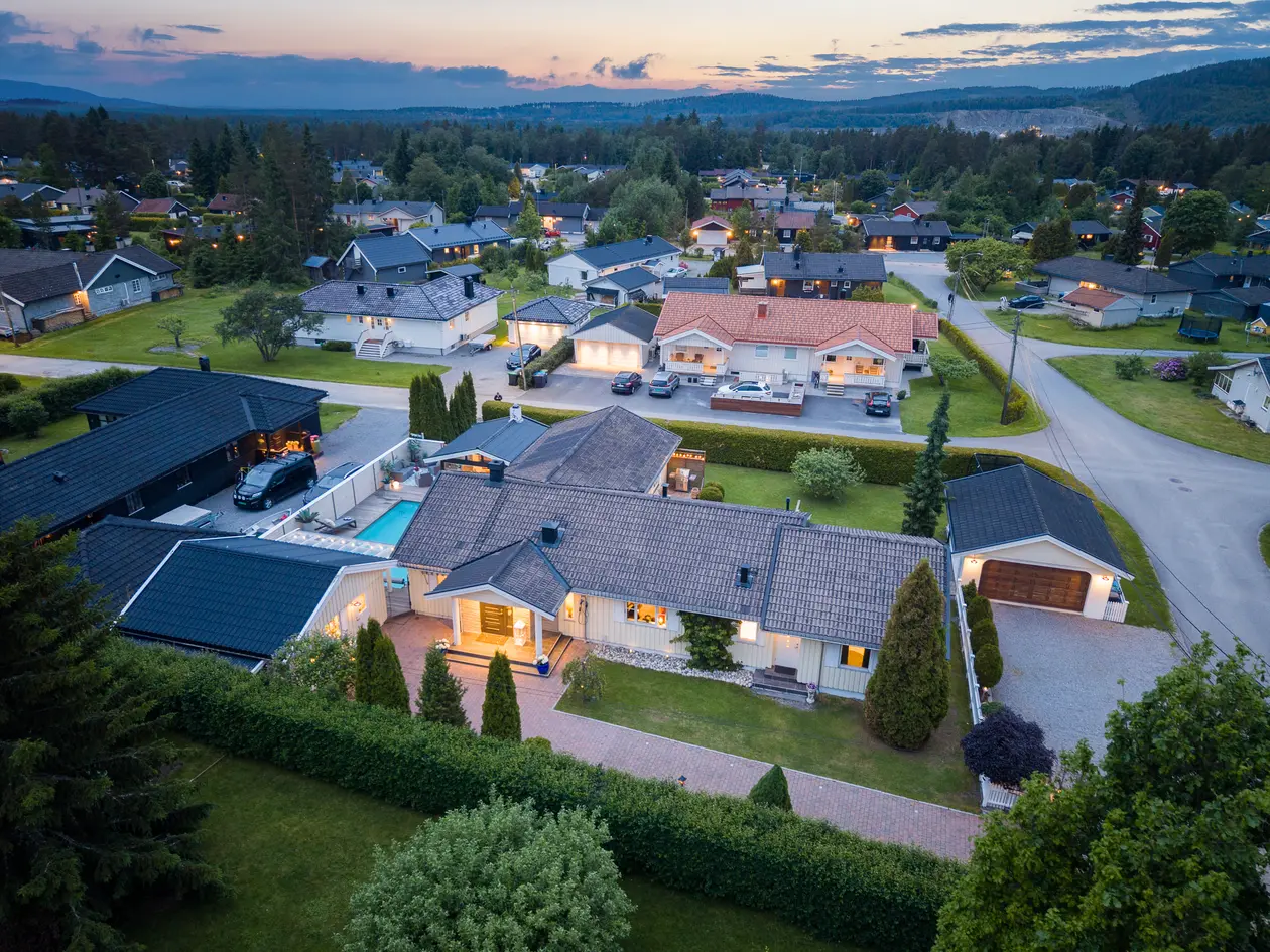 Visning 27 sept. | Betydelig påkostet enebolig |Alt på ett plan | Skjermet hage|Stort basseng | Anneks | Dobbeltgarasje photo 4
