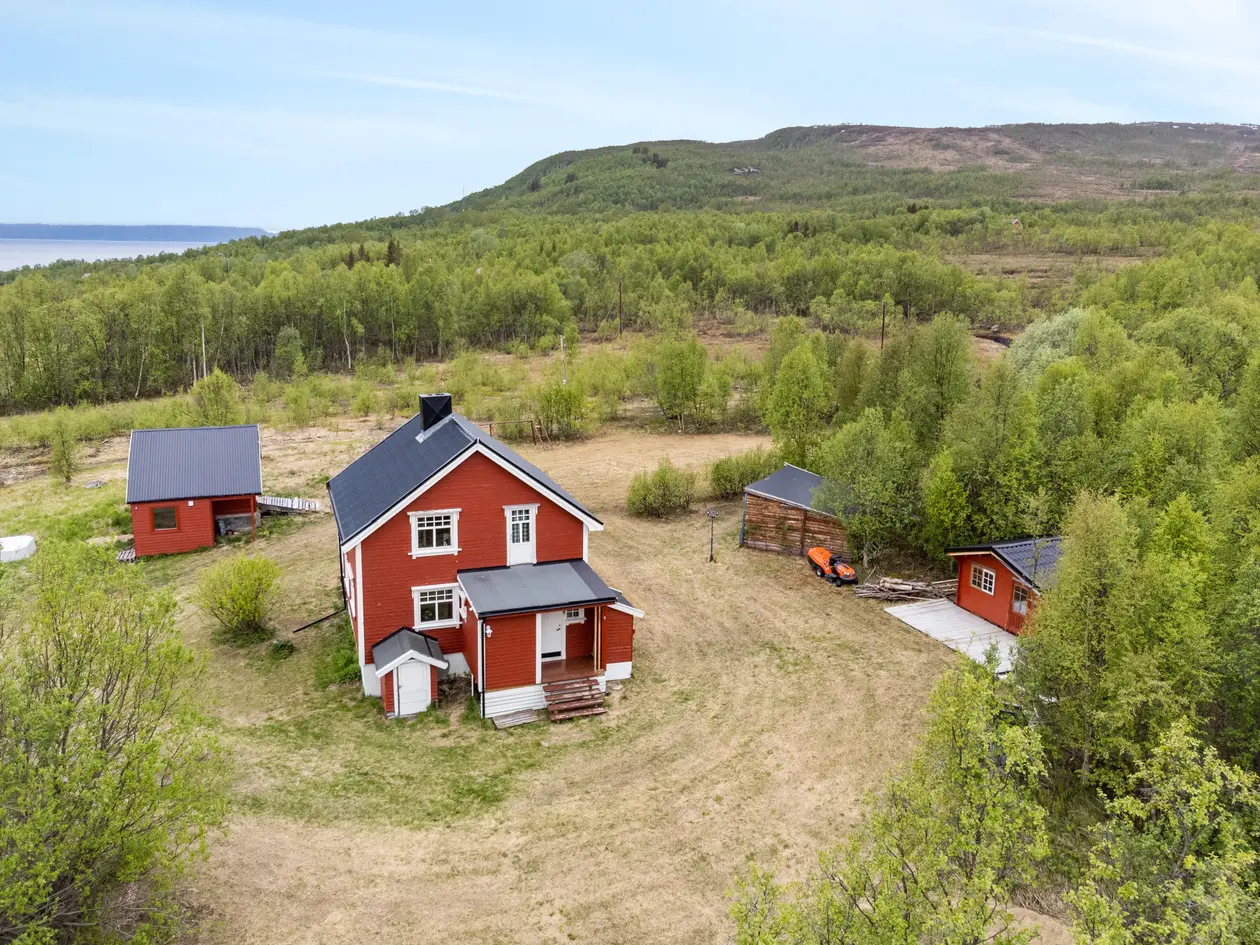 NY PRIS! Enebolig med anneks, badstue, uthus og gapahuk like ved naturen