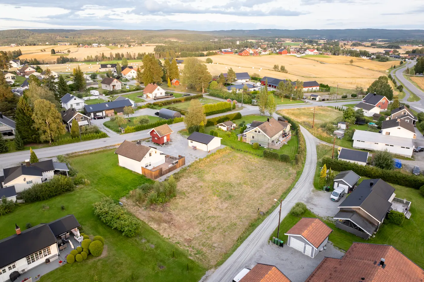 Flott boligtomt på 2434,7 kvm i fint og landlig område på Løken. Familievennlig område | Kort avstand til Løken senter photo 2