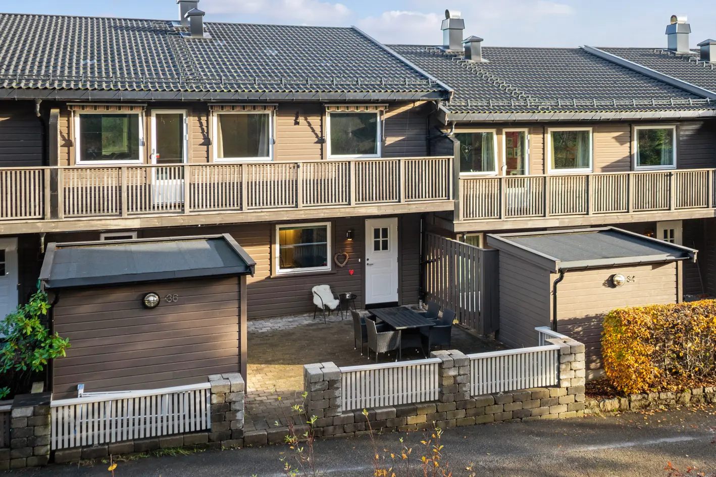 Familievennlig og velholdt rekkehus over 3 plan – peis og varmepumpe – 3 uteplasser – garasje – like ved stranden photo 4
