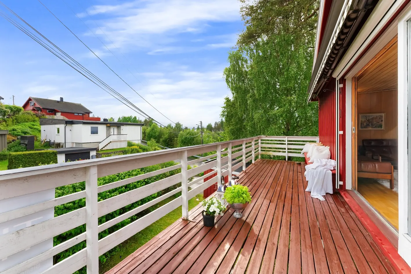Familievennlig enebolig med garasje og solrike uteplasser - Attraktiv beliggenhet - Oppussingsobjekt med stort potensial - More