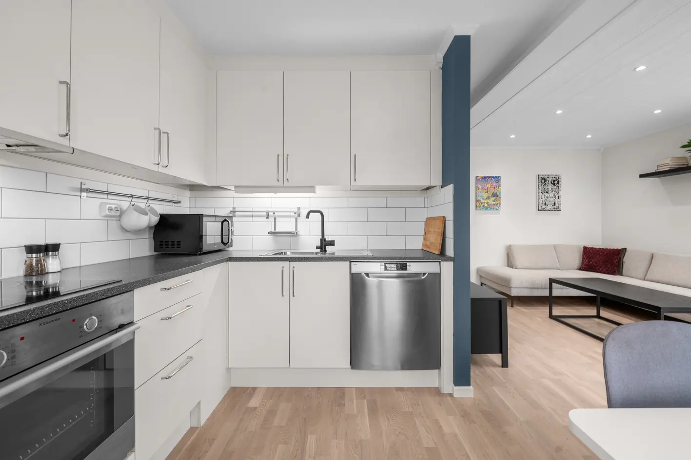 Tiltalende og attraktiv 2-R eierleilighet i 1. etasje | P-plass | Solrik terrasse | Kort vei til tog og servicetilbud photo 4