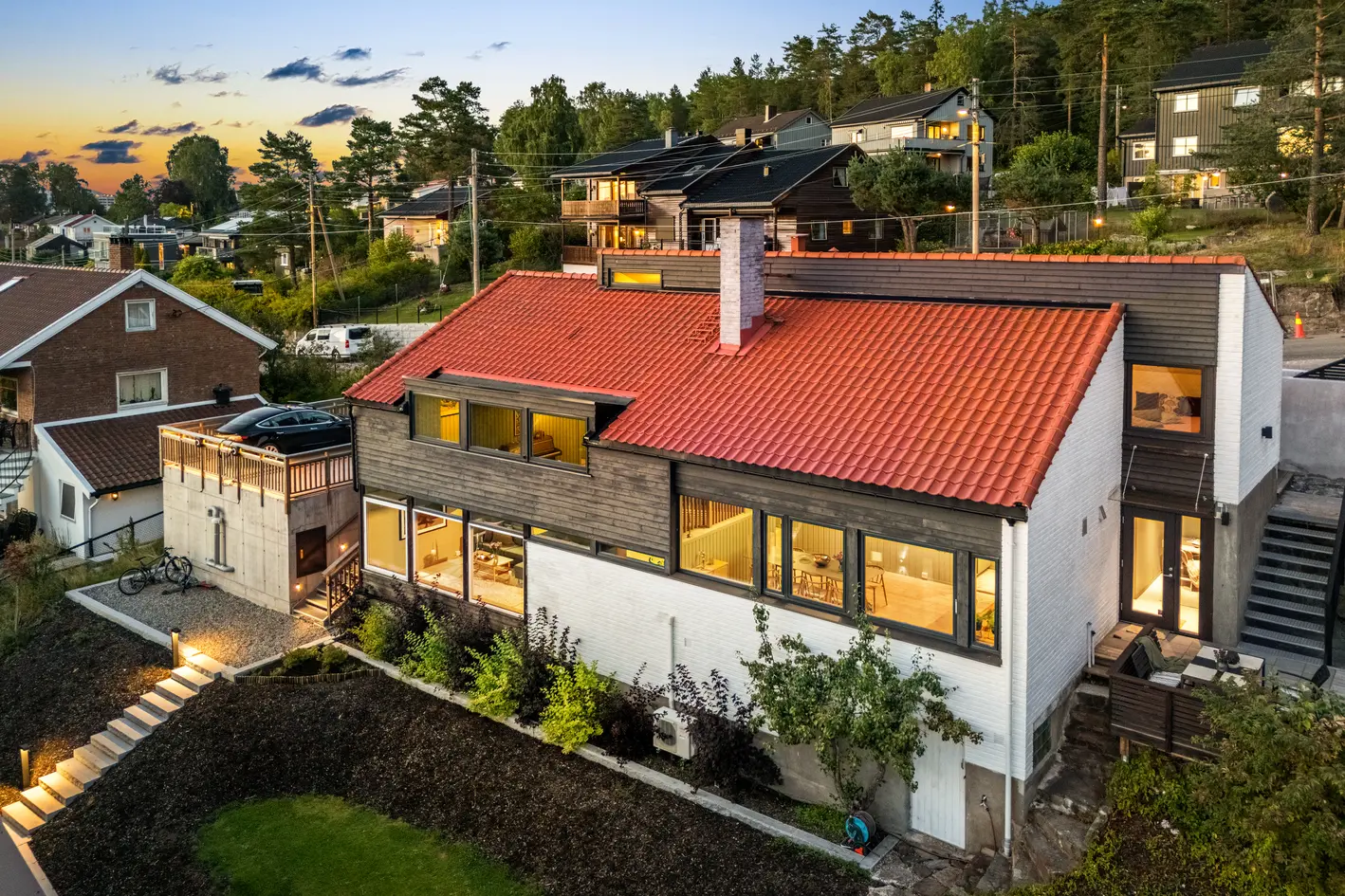 Arkitekttegnet og påkostet enebolig på 203 m². God takhøyde, solrik terrasse, utsikt og parkering. Skjermet beliggenhet. photo 3