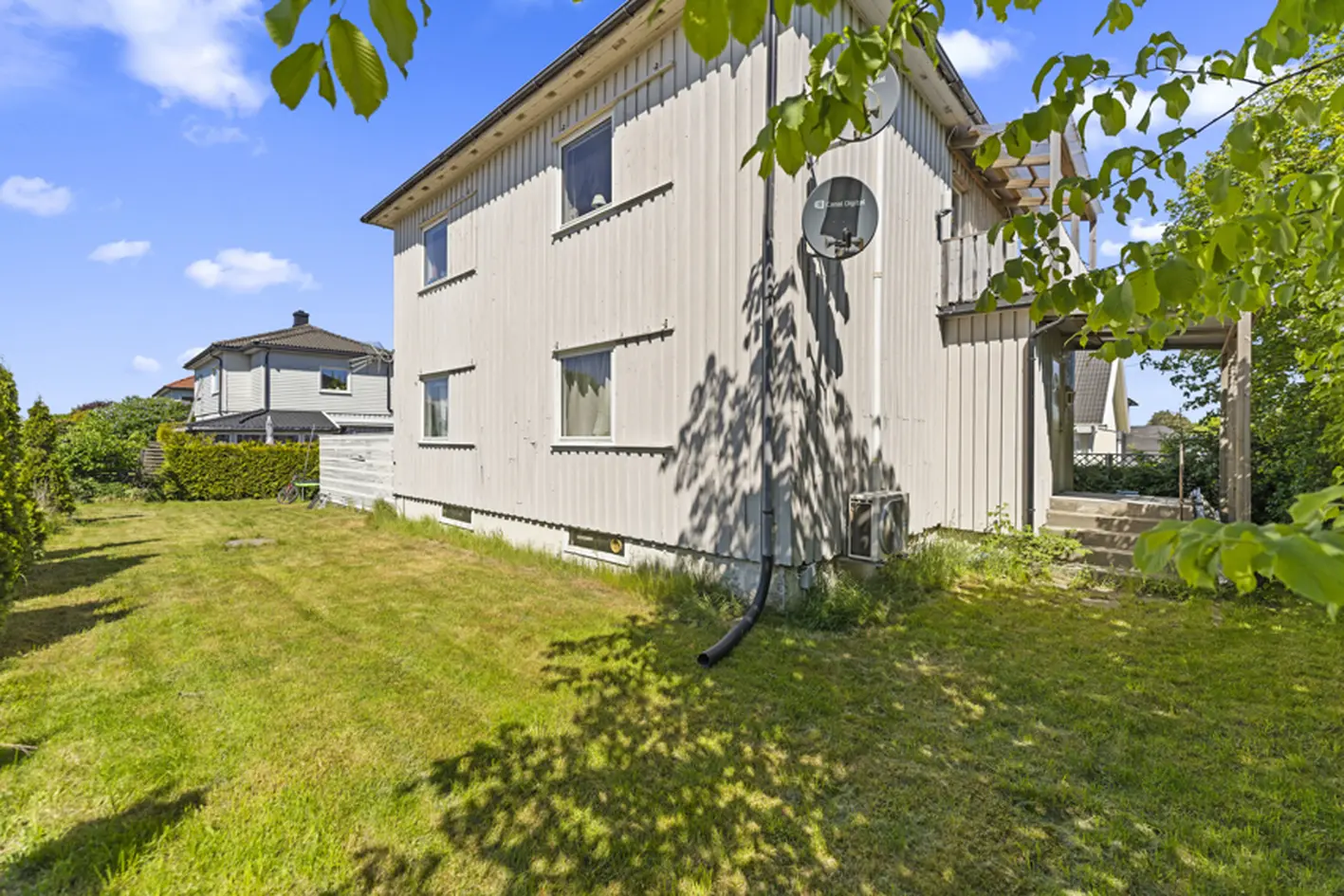 3-roms eierseksjon - Del av tomannsbolig - Sentral beliggenhet - Pent kjøkken - To balkonger - Parkering photo 2