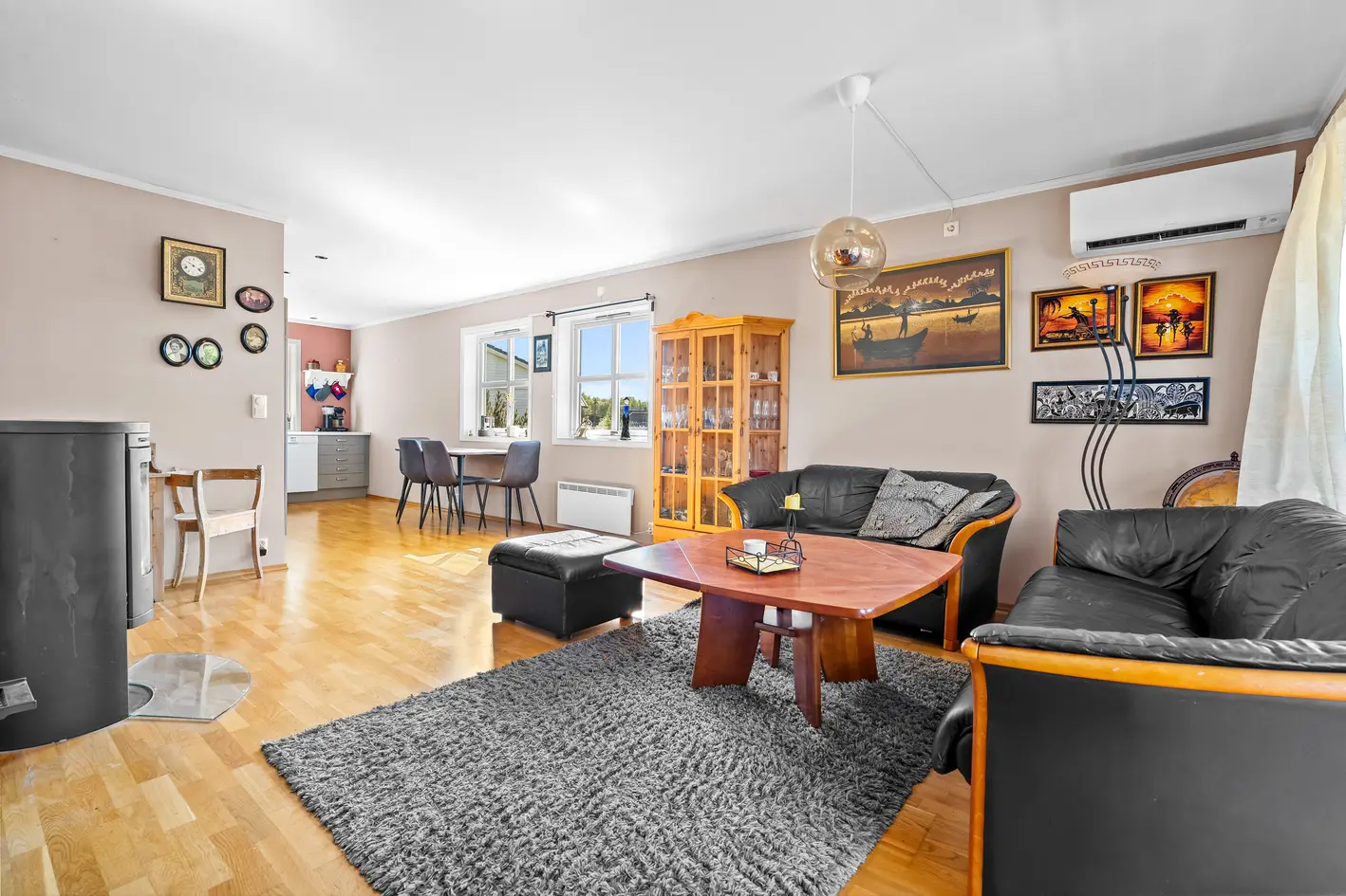 3-roms andelsleilighet i 2. etg. med gode solforhold | Balkong, peisovn og varmepumpe | Garasje med elbillader-opplegg photo 2