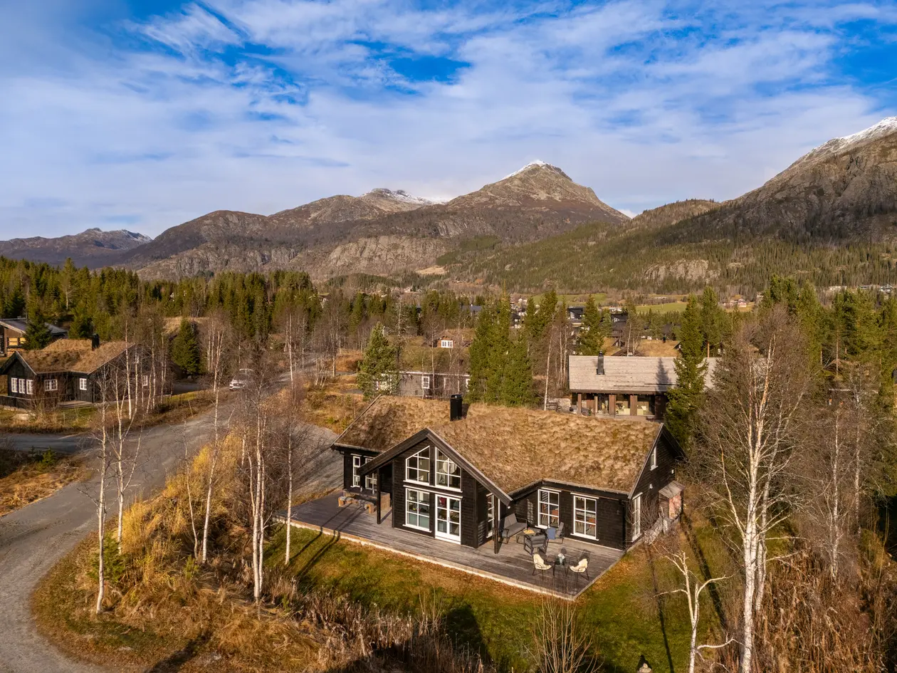 Romslig og innbydende hytte fra 2018 | Nær Hemsedal sentrum | 4 soverom, 2 bad og hems, hemsedal