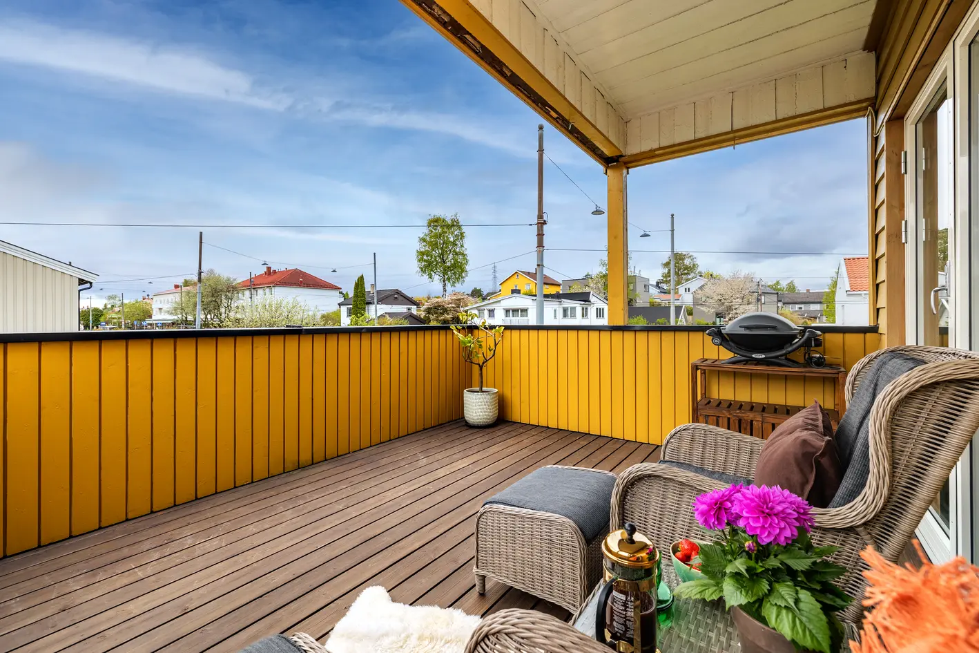 Pen halvpart tomannsbolig - totaloppusset 2014/2020 - 2. etg + stort loft - Egen hagedel og stor solrik veranda - barnv. photo 4