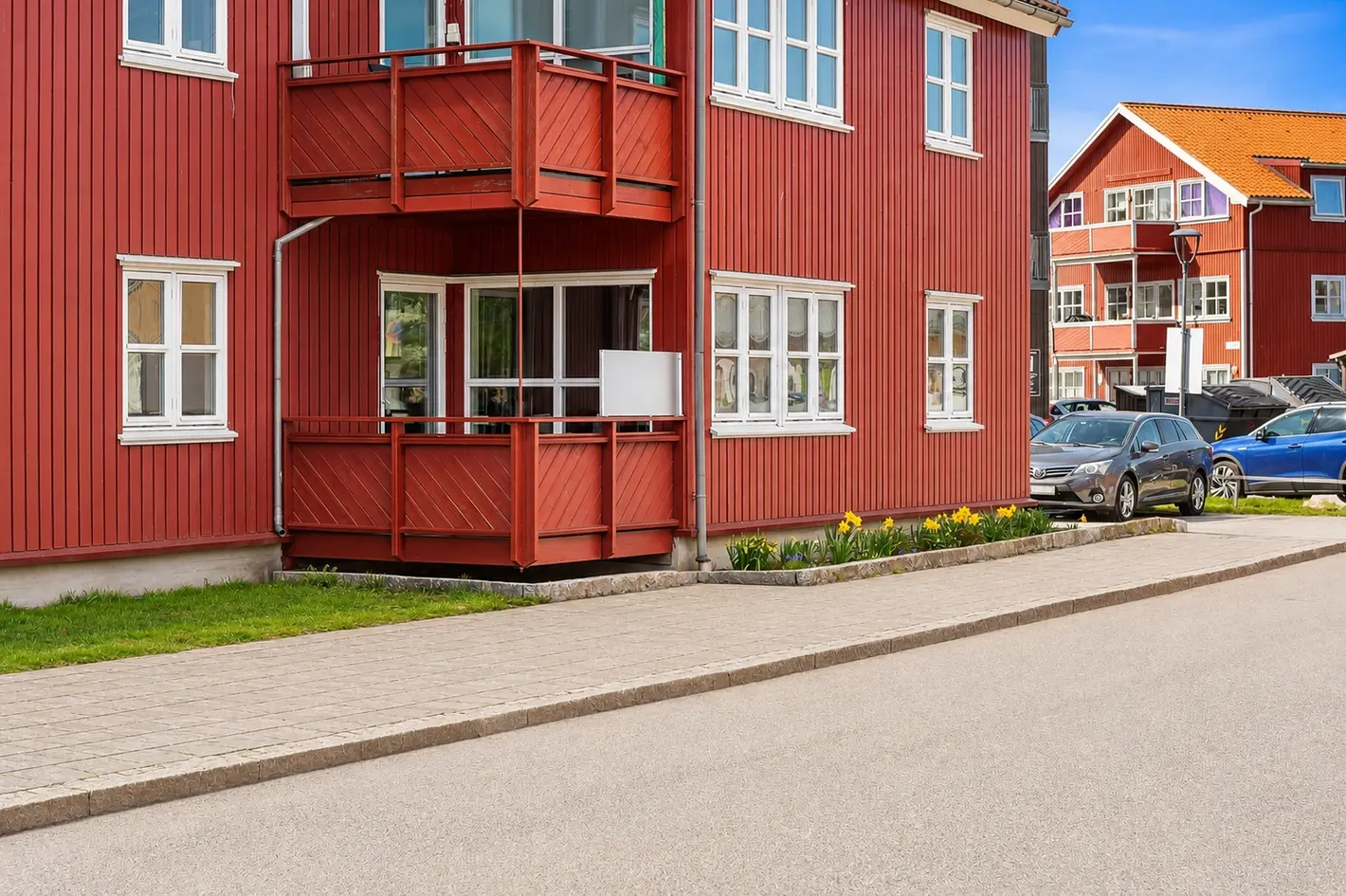 Bo flott med sjøen som nærmeste nabo - nyoppusset med god standard - gangavstand til "alt"! photo 4