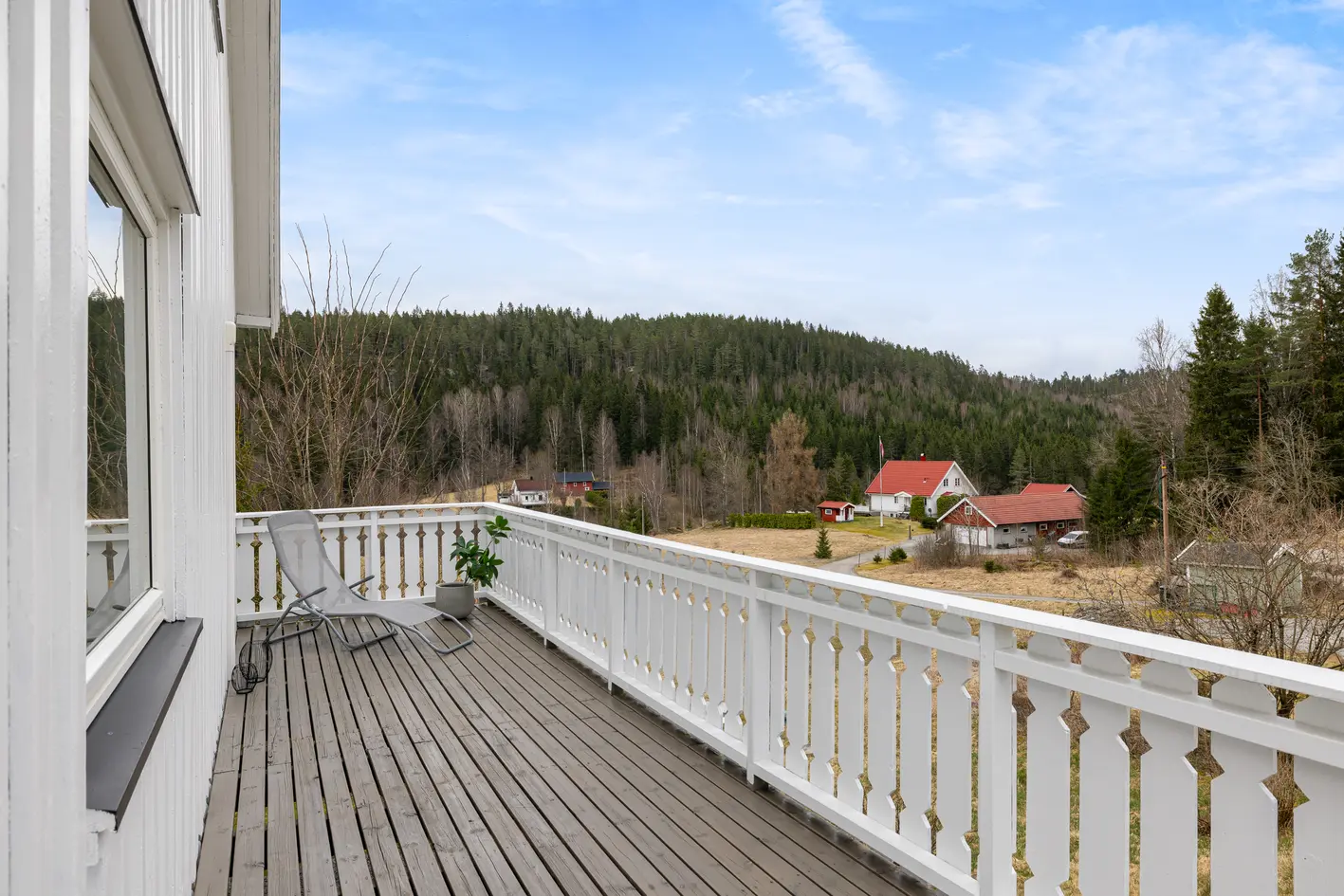 Oppgradert familiebolig over 3 plan med 5 sov | Privat vei | Landlig og rolig | Kjeller med stort potensiale photo 4