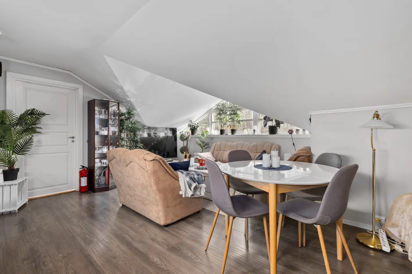 3- roms toppleilighet- Rolig og naturskjønn beliggenhet - Nærhet til det meste av fasiliteter photo 3