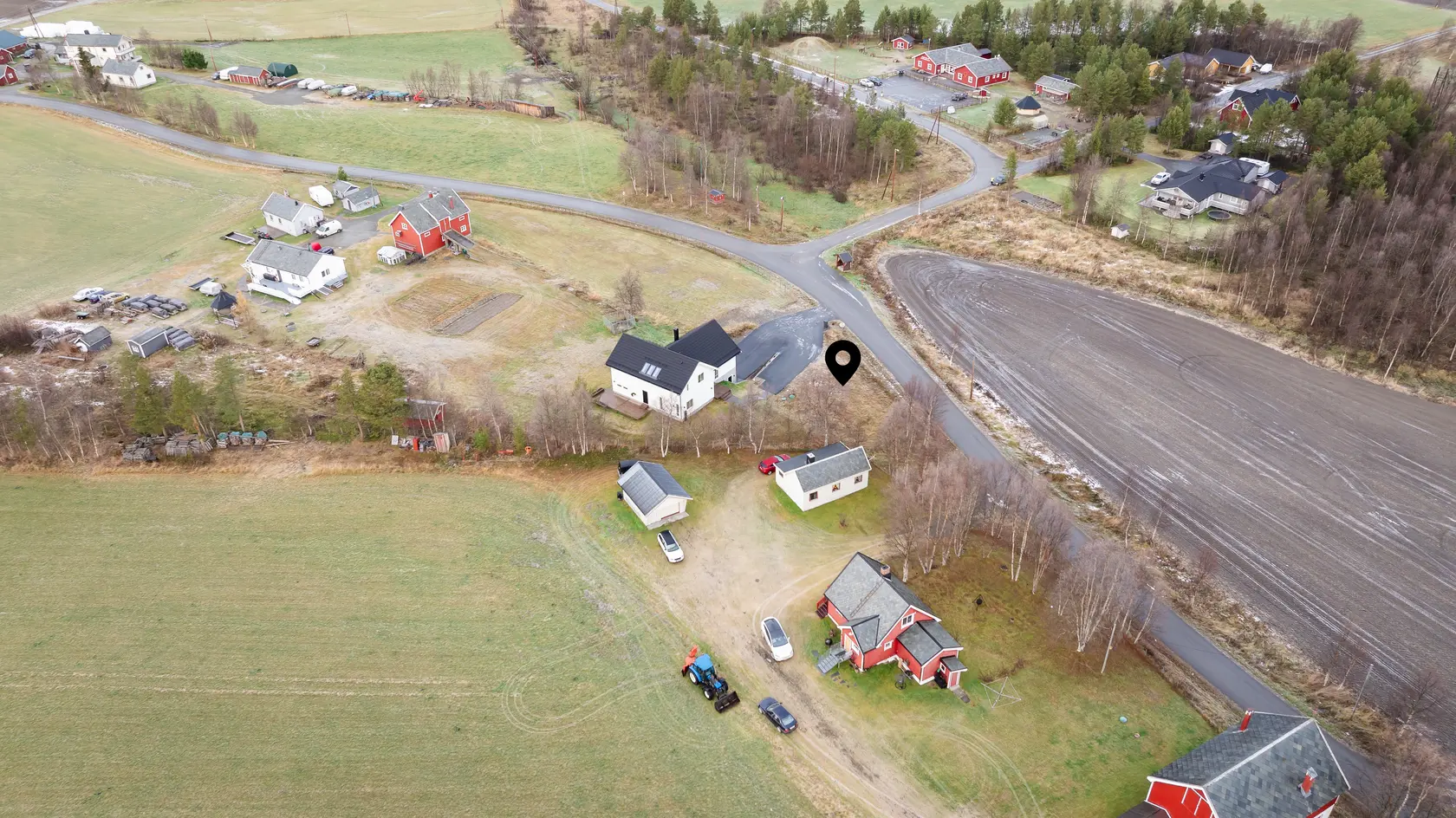 Boligtomt på Holmen - Naturskjønt område - Asfaltert vei photo 3