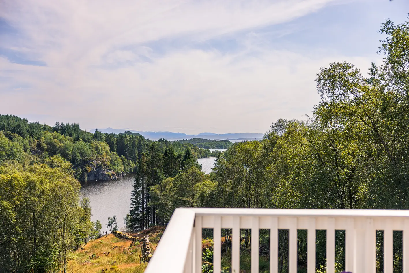 Lekker enebolig med utleiedel. Barnevennlig beliggenhet i blindvei, i frodige og naturskjønne omgivelser. photo 3