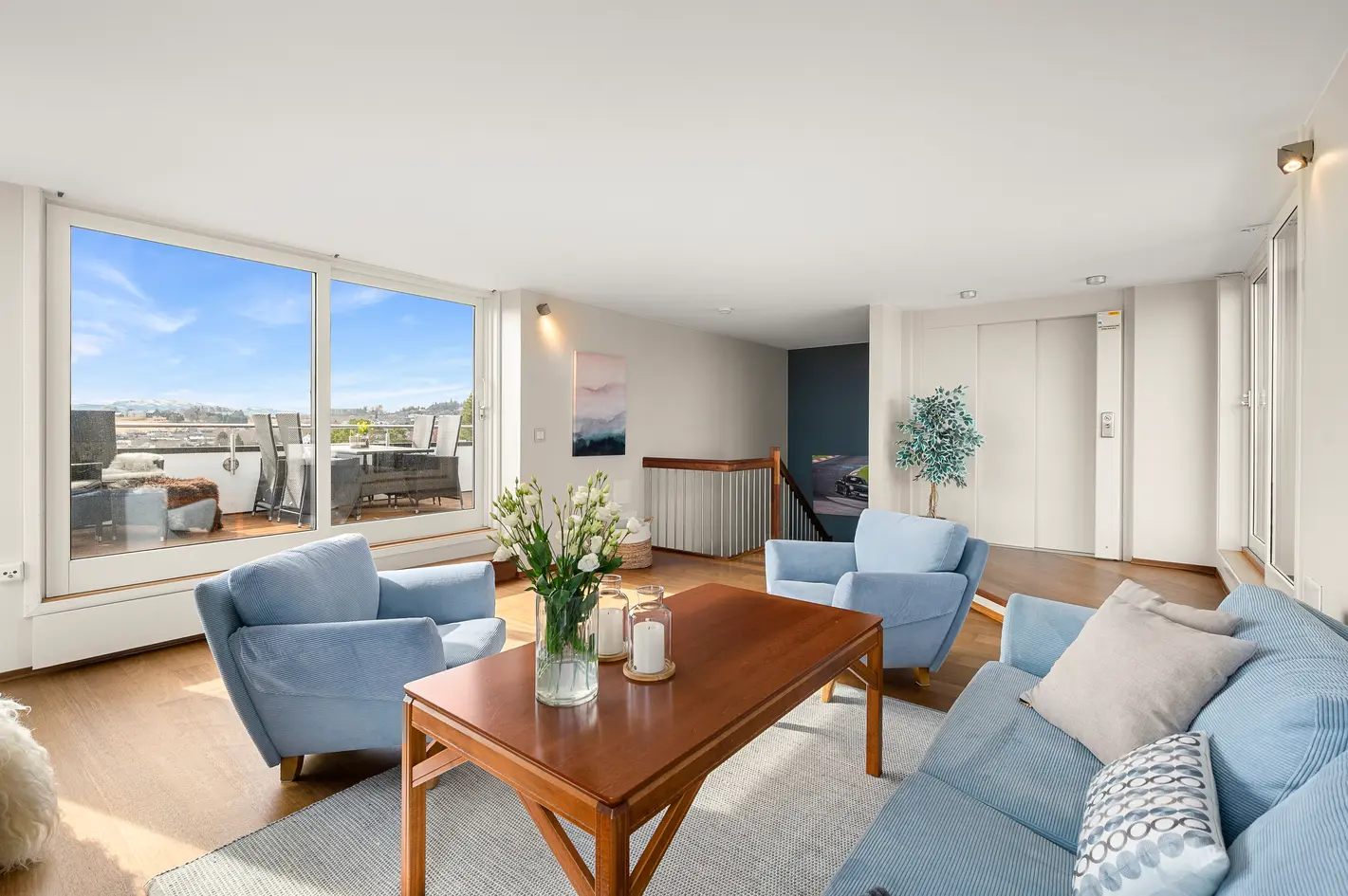 Townhouse i et ettertraktet område | Heis | Garasje | Fem solrike terrasser med nydelig utsikt | Rikelig med boder photo 5