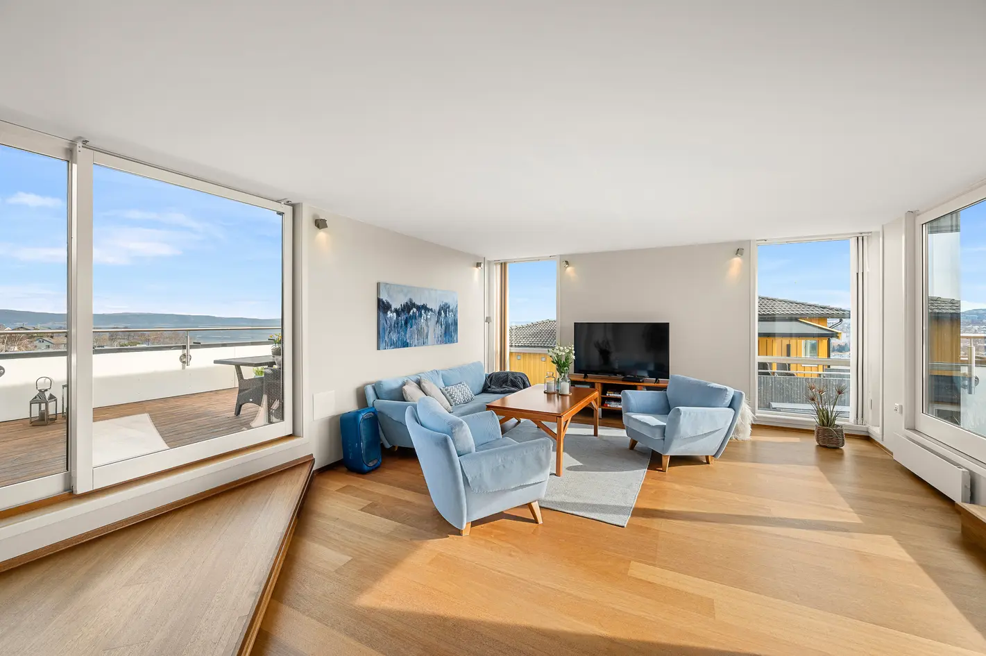 Townhouse i et ettertraktet område | Heis | Garasje | Fem solrike terrasser med nydelig utsikt | Rikelig med boder photo 4
