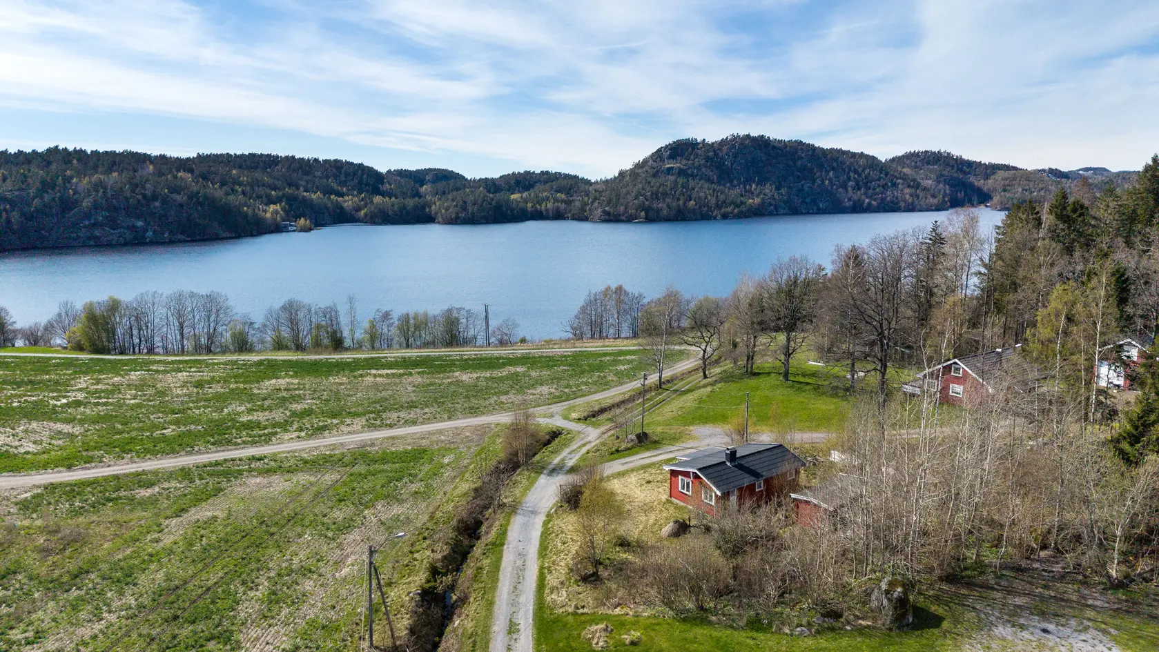 Hallevannet - Hytte med restaureringsbehov i koselige omgivelser og fin utsikt over vannet., larvik