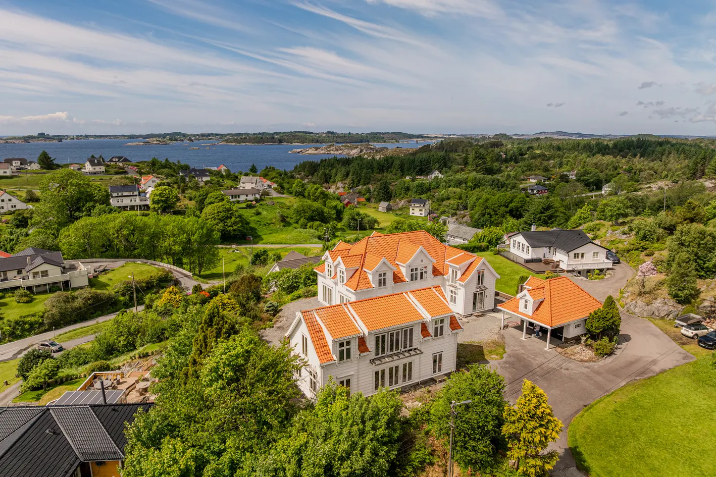 Sjelden mulighet til å få seg en fantastisk eiendom med hovedhus, anneks og garasje på solrik utsiktstomt. - View 6