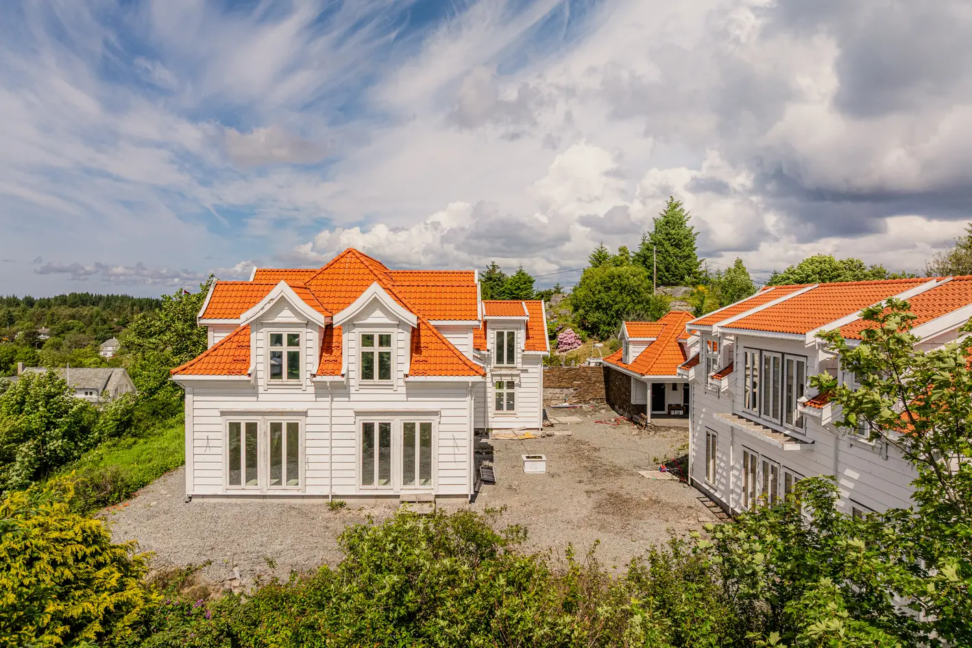 Sjelden mulighet til å få seg en fantastisk eiendom med hovedhus, anneks og garasje på solrik utsiktstomt. - More
