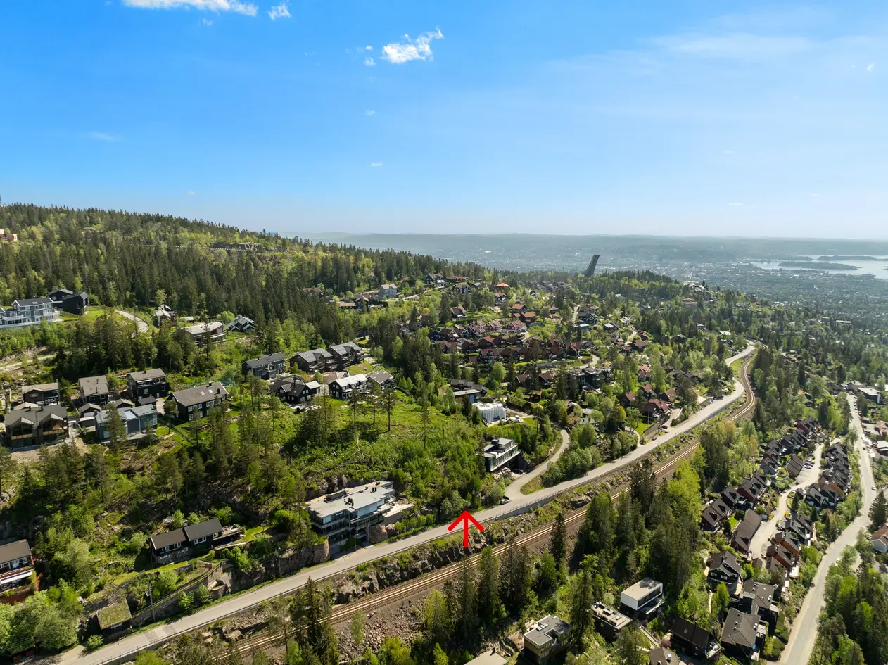 Spektakulær utsiktstomt med mulighet til å bygge stor enebolig på inntil 614 kvm BTA. Svært gode solforhold. photo 1