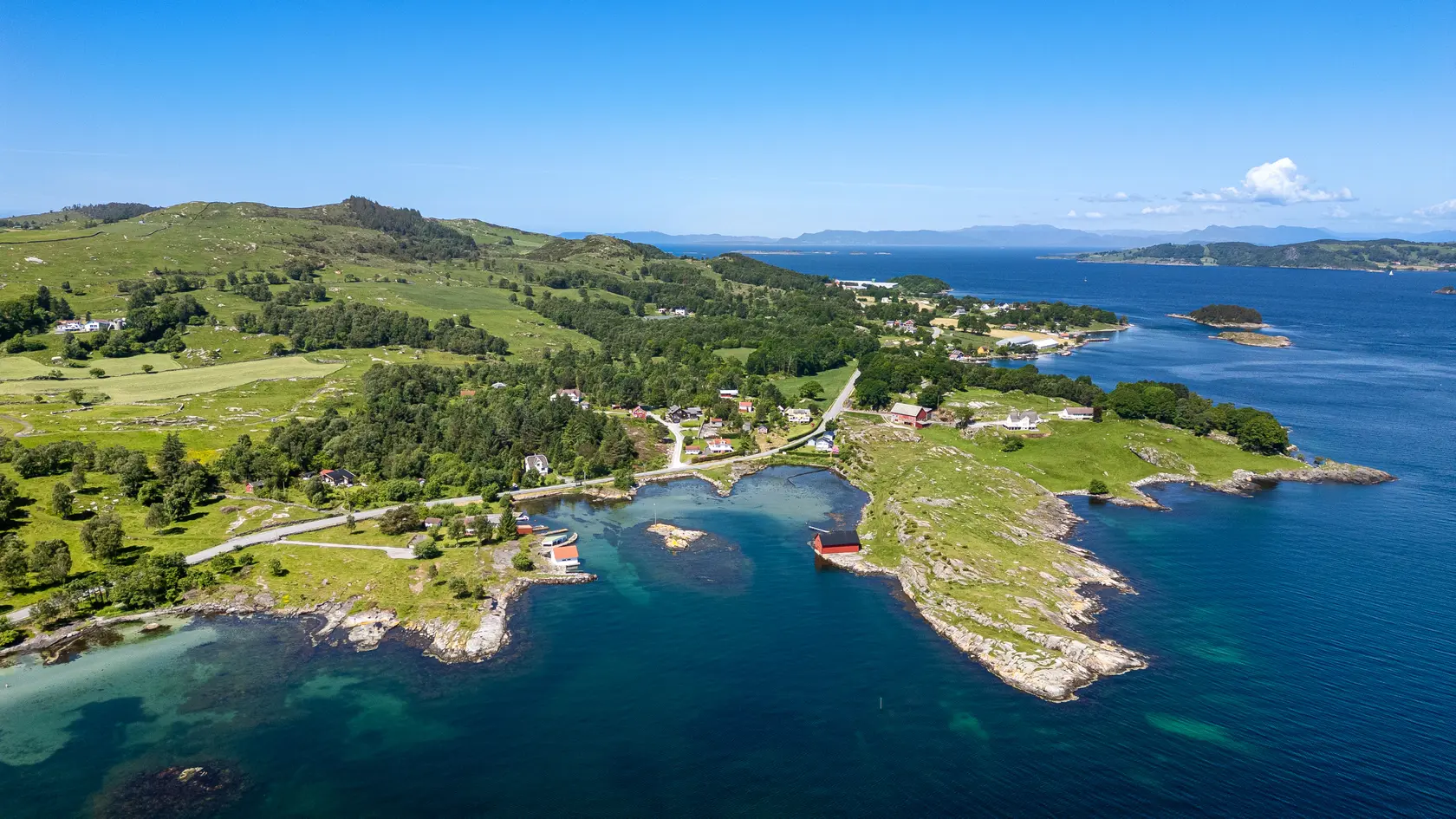 Paradis ved sjøen | Strandlinje | Brygge | Skog | Stor eiendom | Hus og hytte i ett photo 4