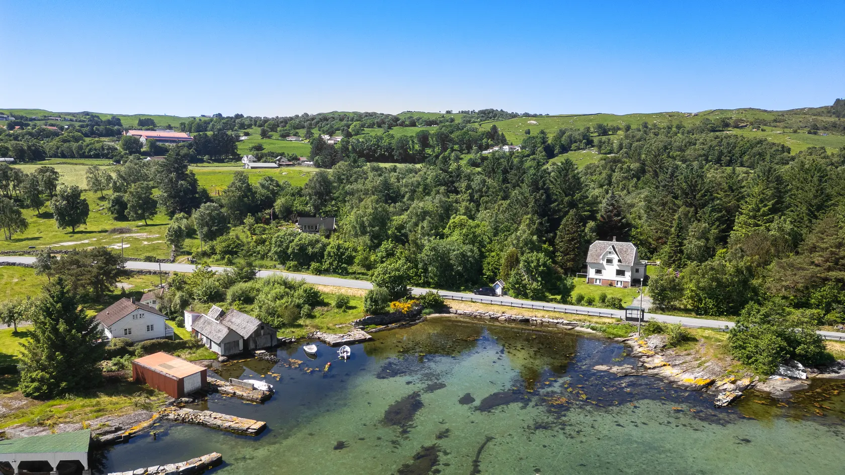 Paradis ved sjøen | Strandlinje | Brygge | Skog | Stor eiendom | Hus og hytte i ett photo 3