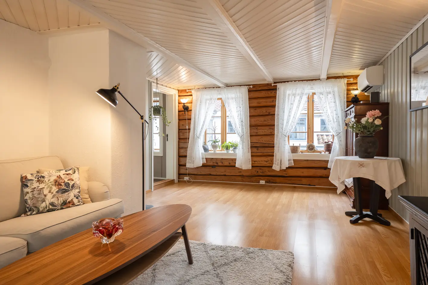 Historisk tomannsbolig – stor solrik veranda, leieinntekter og sentral beliggenhet i hjerte av Trondheim photo 4