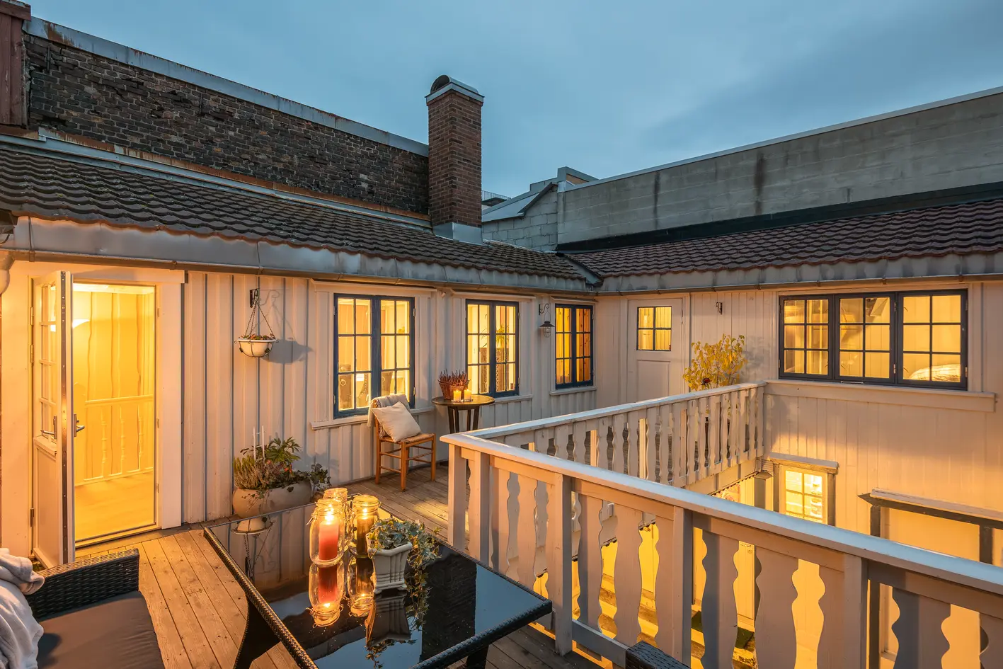 Historisk tomannsbolig – stor solrik veranda, leieinntekter og sentral beliggenhet i hjerte av Trondheim photo 2